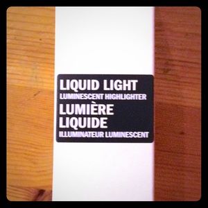 Japonesque liquid light Luminescent highlighter.
