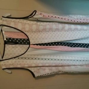 Sleeveless top stripe, black accents