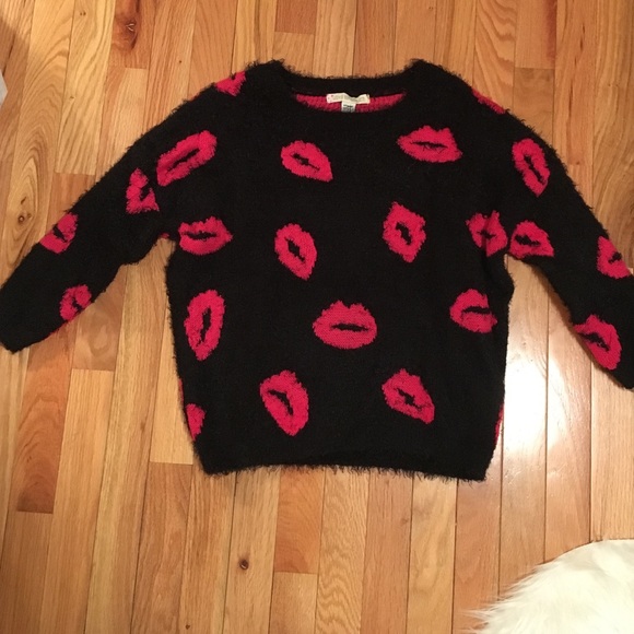 Love By Design Sweaters - 💕Cropped fuzzy sweater