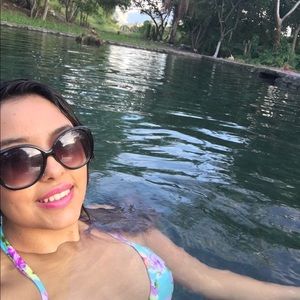 Meet your Posher, Viviana