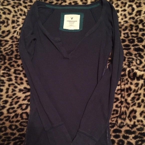 Blue long sleeve fitted American Eagle top