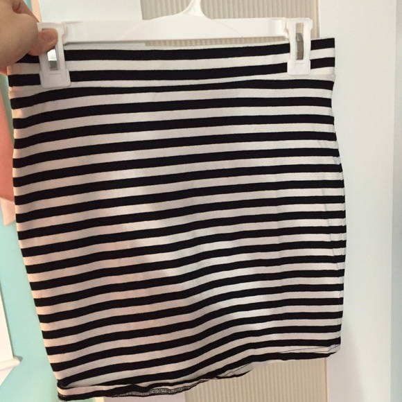 Black and white stripe pencil skirt