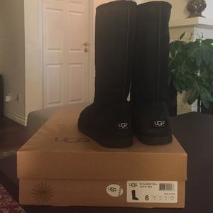 AUTHENTIC TALL BLACK UGG BOOTS WITH ORIGINAL BOX!!