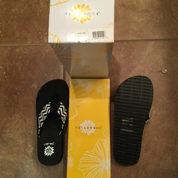 Yellow box New flip flops