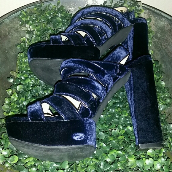 *SOLD*Blue velvet MK heels - Picture 2 of 4