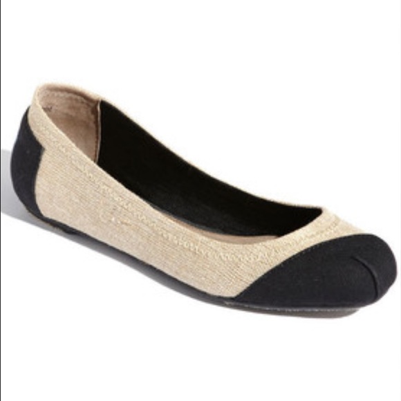 Shoes - TOMS black & burlap ballet flats❤️