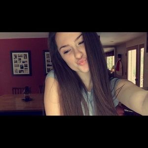 Meet your Posher, Olivia