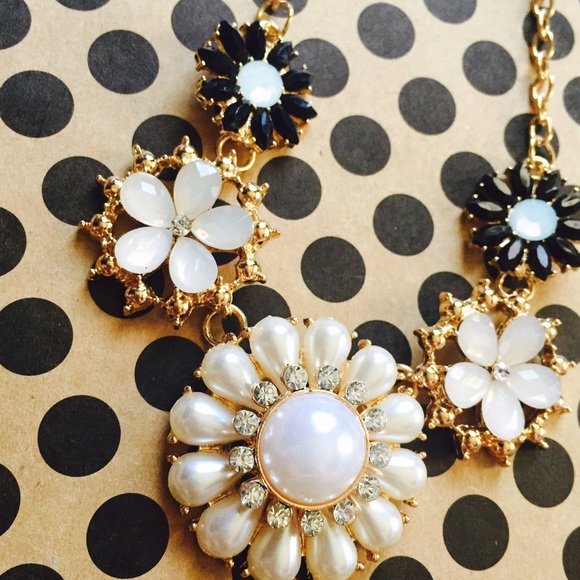 funky ruffle Jewelry - gold, black, & pearl floral necklace