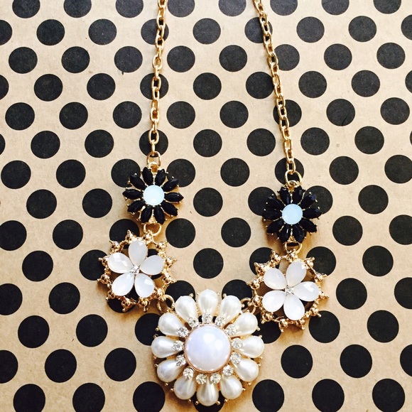 gold, black, & pearl floral necklace - Picture 3 of 3