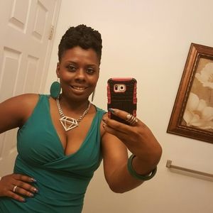 Meet your Posher, Demetria