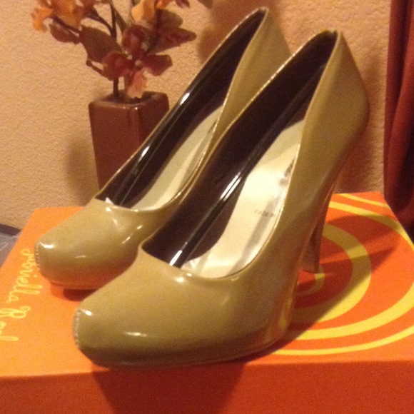 Patent (shiny) heel by Gabriella Rocha - Picture 3 of 4