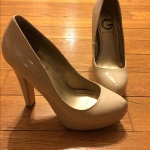 Nude Guess pumps