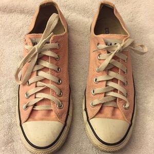 Light pink low top converse