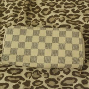 Azur white checkered wallet.