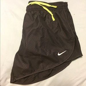 NIKE SHORTS SIZE SMALL