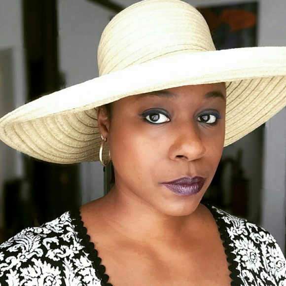 Meet your Posher, NJ! - Picture 6 of 6