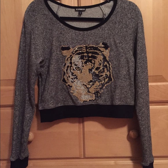 Cute slightly cropped tiger long sleeve