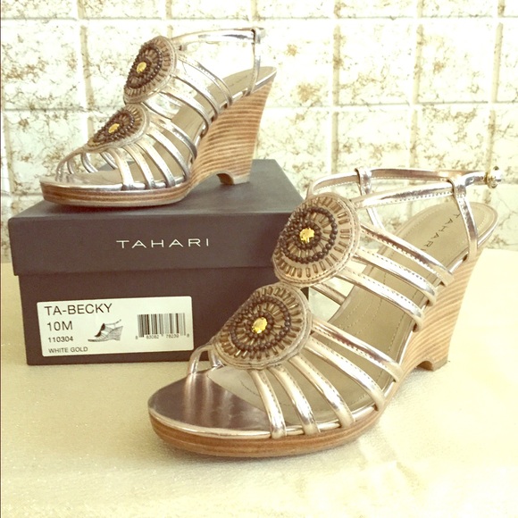 Tahari Gold Wedges 10