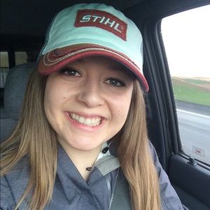 Meet your Posher, Caitlin