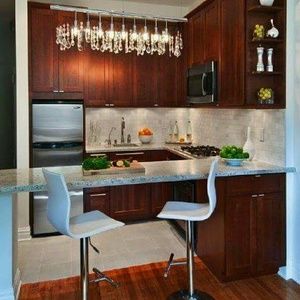 Meet your Posher, Nelly