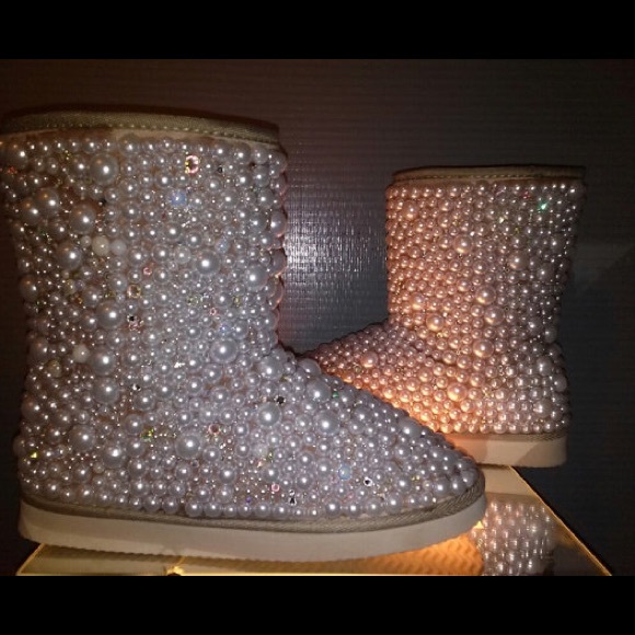 CUSTOM HANDMADE UGGS - Picture 2 of 2