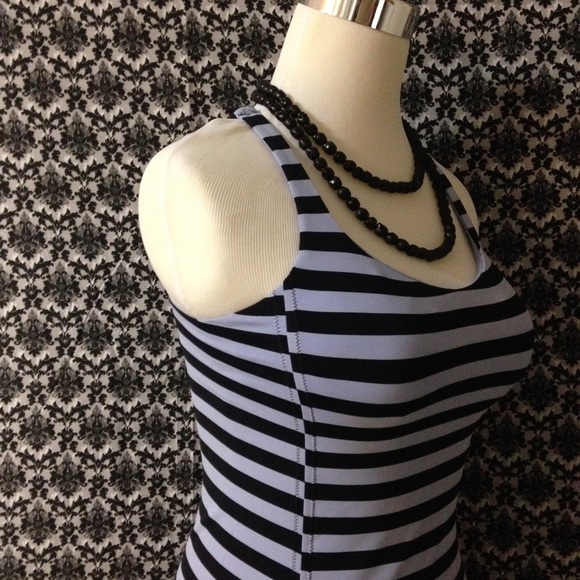 NWT Lululemon Free to be tank in SEHB/BLK Size 4. - Picture 2 of 4