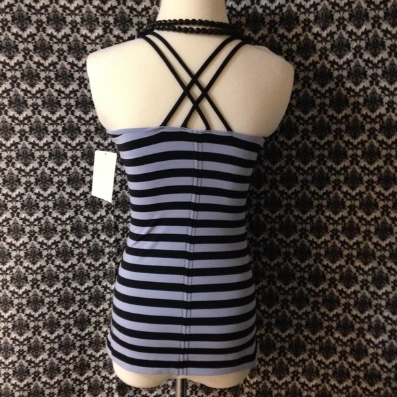 NWT Lululemon Free to be tank in SEHB/BLK Size 4. - Picture 3 of 4