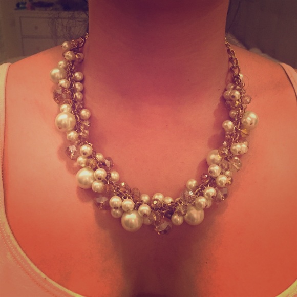 Beautiful ALDO pearled necklace
