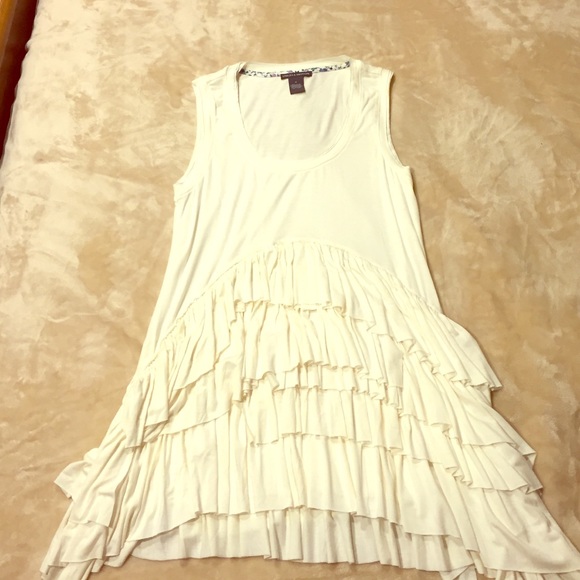 Long white tank with ruffled bottom NWOT