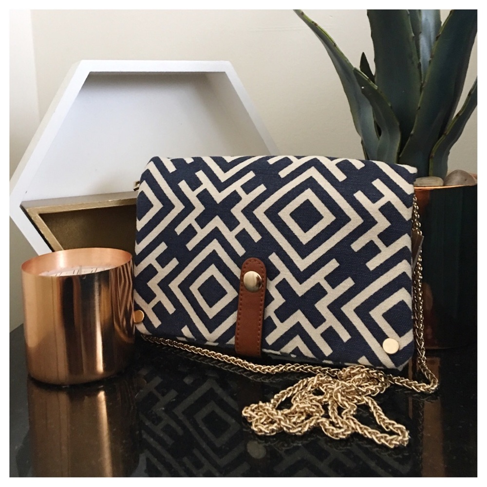 βΌοΈSOLDβΌοΈπHPπ Street Level Small Tribal Print Bag - Picture 1 of 5
