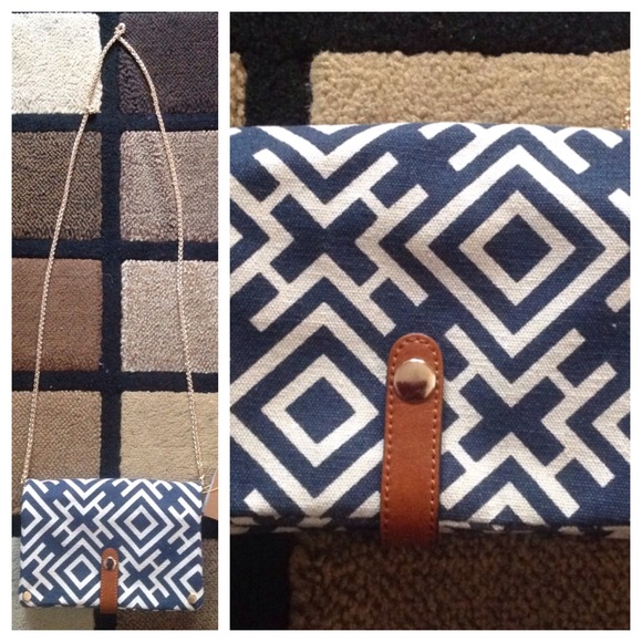 ‼️SOLD‼️🎉HP🎉 Street Level Small Tribal Print Bag - Picture 5 of 5