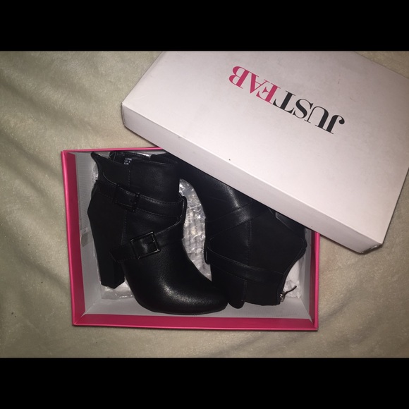 Shoes/booties