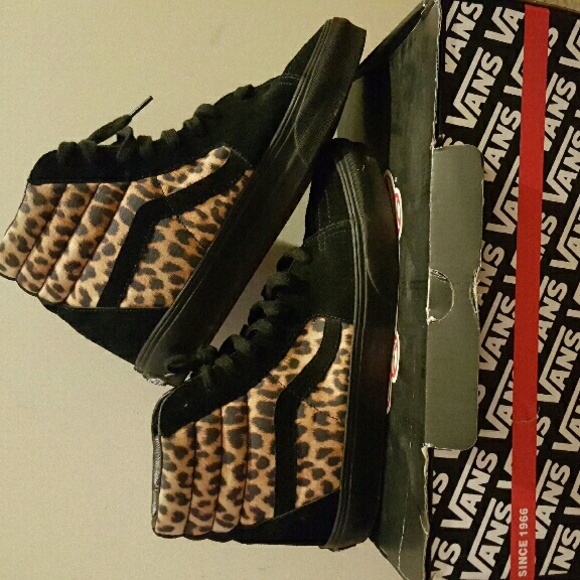 Like New Men's Leopard Print Vans