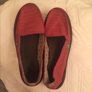 sanuk loafers