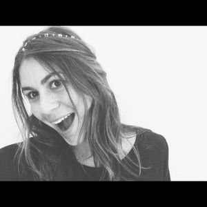 Meet your Posher, Demi