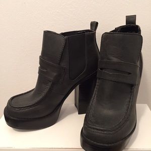 Urban Outfitters Deena & Ozzy Black Booties SIZE 6