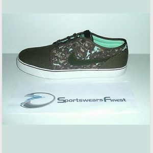 Size 8 New Mens Nike Toki Low Textile Print Shoes
