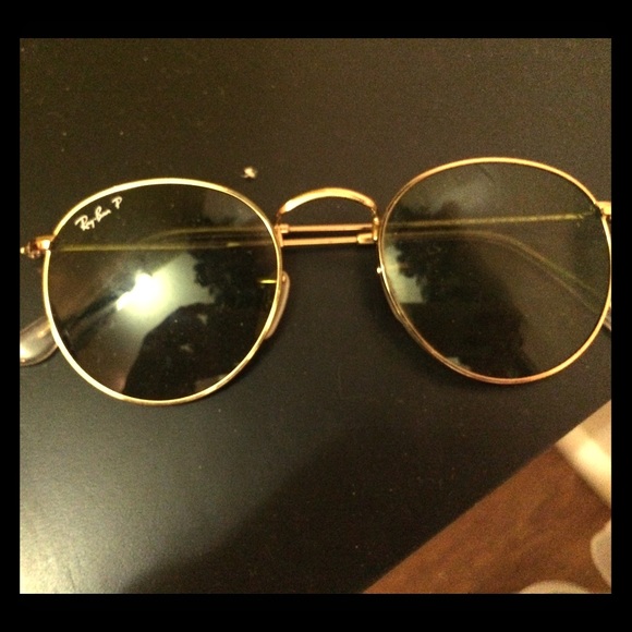 Ray band circle black glass with green tint