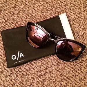 NEW Quay "My Girl" Sunnies - HTF Black Tort/Pink