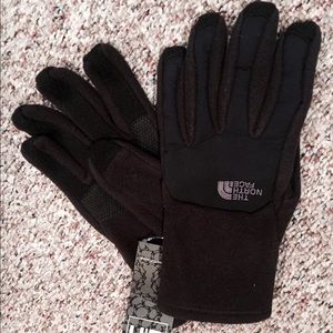 NWT Fleece North Face Gloves. Size L