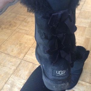 Tall bailey bow uggs in mild condition