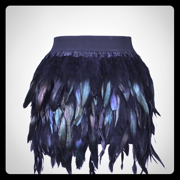 Adorable Mini Feather skirt! BRAND NEW!