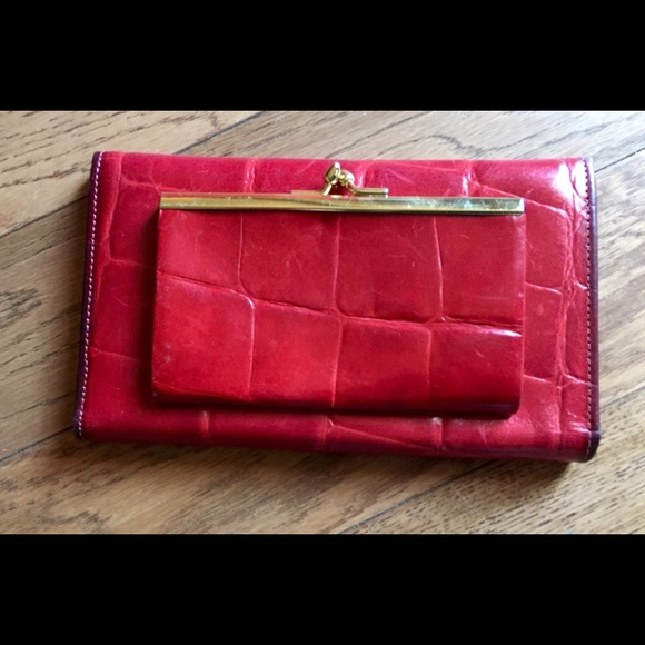 Red Genuine Calfskin Wallet - Picture 2 of 3