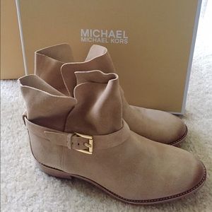 MICHAEL KORS JETSET ANKLE BOOTS BRAND NEW IN BOX