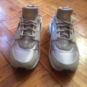 Nike Womens Huaraches