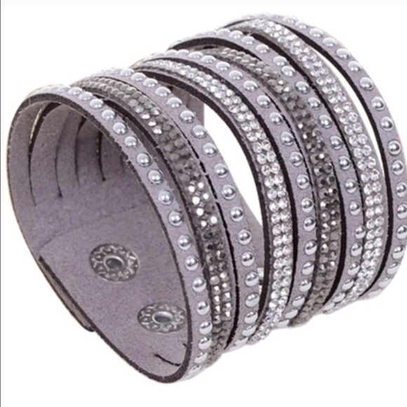 Jewelry - Gray Rhinestone bracelet