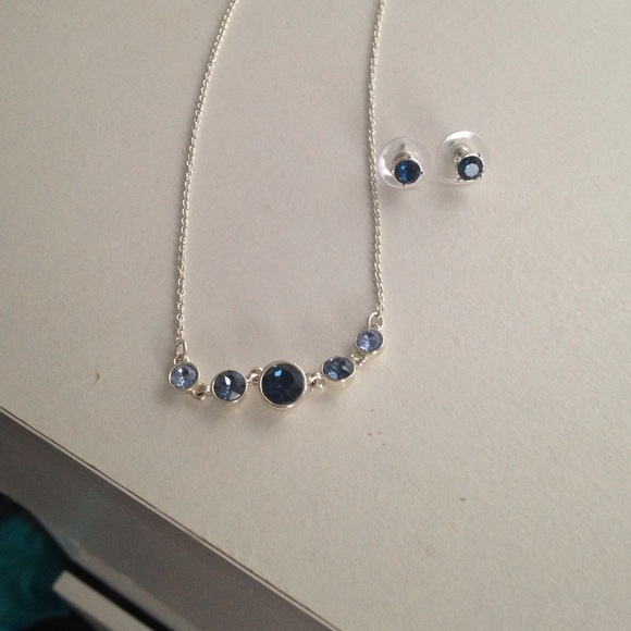 Necklace and earring set!