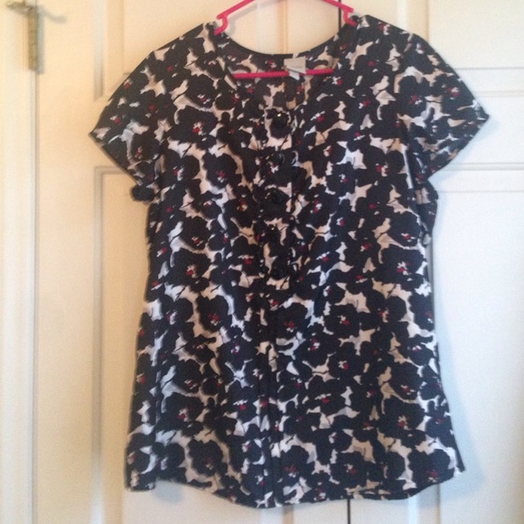 Cute top with black/ whit/ red flowers
