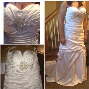Casablanca wedding dress. Size 16. NWT.
