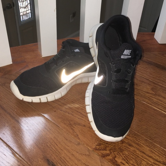 Black Nike Free Runs